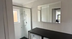 Cozy 2BR, 1 parking, 4 Sleep, Woden,Canberra , pet free, free parking - Image 5