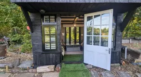 Lola's lake cabin - Image 3