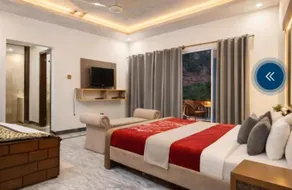 Hotel Red Roof & Restaurant - Image 2