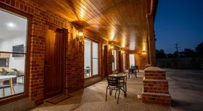 Red Waratah Accommodation - Image 3