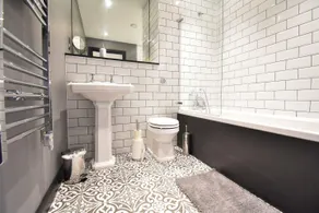 Sleek Manhattan Style Apartment in Central Leeds - Image 3