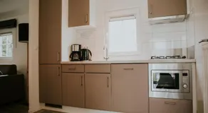 Comfortable forest lodge with open space - Image 2