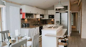 Casa Di Lusso - Stylish Hot Tub Lodge - Lincolnshire Retreat - Image 3