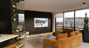 Brisbane City Luxury 2BR - Skyline Views - Free Parking - Image 4