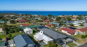 Fish Cottage Ulladulla - Linen not supplied - 3 bedroom house - sleeps 8 - pet friendly - Image 5