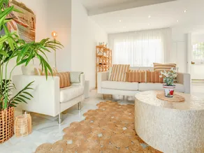 Relaxed Retreat With Pool - Image 5