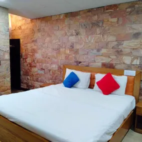 Hotel Vista Inn DHA - Image 2