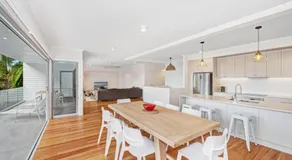 Avoca Chic - Modern Town House - Image 4
