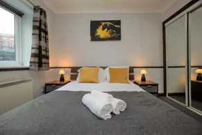 Newcastle Quayside City Centre 2 Bedroom Apartment 9 - Image 4
