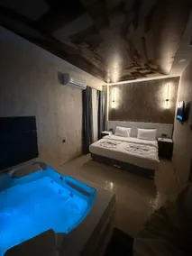 Royal Fsm Suites - Image 4