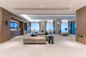 Home Inn Plus Chongqing Jiefangbei Pedestrian Street - Image 5