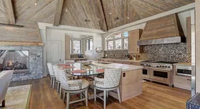 Luxury Mountain-Side Penthouse with Stunning Views - Image 4
