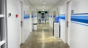 Charlie's Hangar Surf Hostel - Image 4