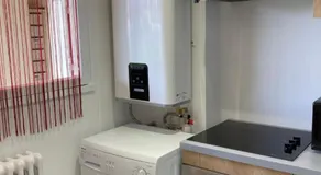 Superbe Chambre ParentaleDouche Privée et WC Privés, Wifi, Cuisine Intégrée - Image 3