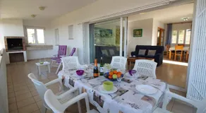 Apart-rent Casa Grecs 2029 con wifi, Smart TV, jardín y parking - Image 2