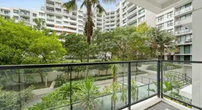 2BR Apt with Parking Walk to ICC & Darling Harbour & CBD & Chinatown - Image 5