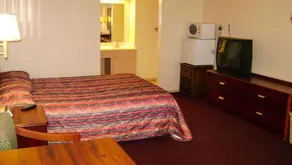 Tiffin Motel - Image 5
