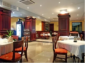 Maverick Hotel - Image 2