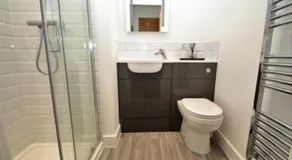 The Villas - Modern Comfort, 15 mins to Silverstone and Milton Keynes - Free parking, Prime, Netflix - Image 4