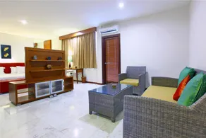 Luxury 1 BR Junior Suite #FN10 - Image 4