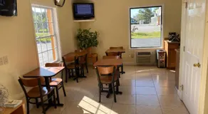 Deluxe Inn Hardeeville - Image 2