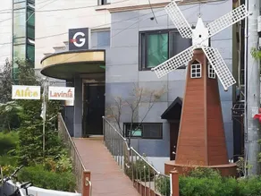 The garden hotel - Image 3