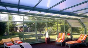 Logement indépendant avec piscine couverte - Image 4