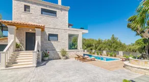 Villa Olive Green - Image 3