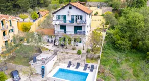 Mila and Jurija Formenti 2 apartments in heart of nautic marina, with heated swimming pool May till October, bikes, Sup, kajak, free parking in our garden - Image 4