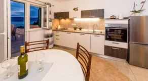 Apartment Leut with spacious terrace and sea view - Image 5