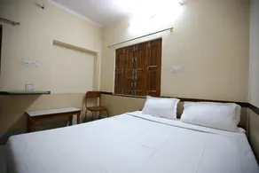 OYO 40880 Hotel Shashi - Image 5