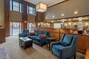 Comfort Inn & Suites - Image 4