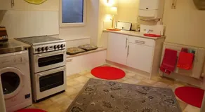 Montrose Apartment - Image 3