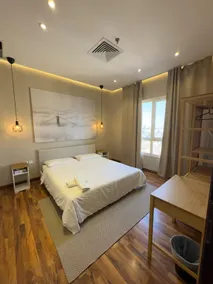 Cozy One-Bedroom Elegant Apartment in Salmiya 18 - Image 5