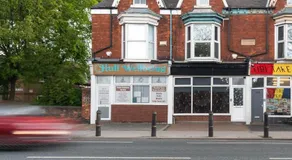 6 Roomy Bedrooms Favour Spacious Inn - Sleeps 13 Hull Central Location - Image 5