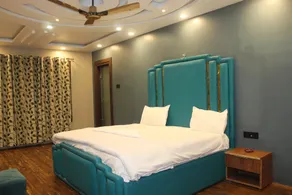 Aarash The Luxury - Image 2