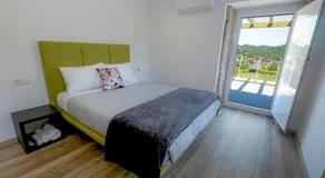 Cruzeiros Guest House, piscina, jacuzi, grupos - Image 2