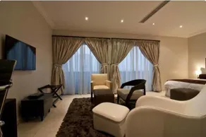 L'eola Suites and Apartments - Image 3