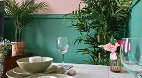 The Ferns - Modern Apartment With Parking & Shared Garden - Image 2