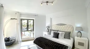 YOLO Spaces - Sotogrande Sea View Penthouse - Image 2