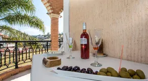 Paradise Bar Apartments - Image 5