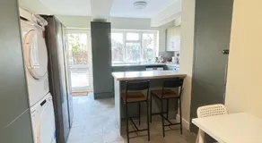 Shirley House 6, Guest House, Self Catering, Self Check in with smart locks, use of Fully Equipped Kitchen, close to City Centre, Ideal for Longer Stays, Excellent Transport Links - Image 3