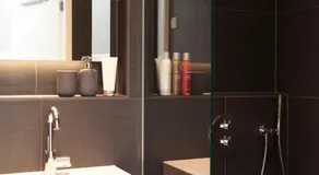 hip & stylish apartment in center, near trainstation, 15 min walk - Image 2