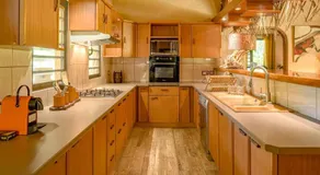 Peaceful 2BR Bungalow near beach - Image 5