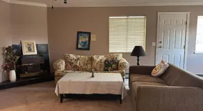 Surrey-Delta Guest House - Private Rooms - Free Parking, Walk to Transit - Image 2