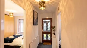 Spacious Home 10 mins to Airport & Braehead - Pass the Keys - Image 4