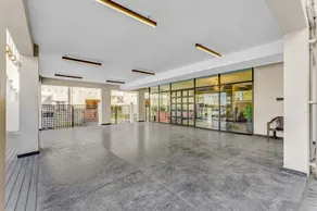 Blossoms  Hotel - Image 4