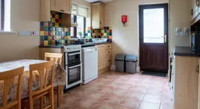 Stylish Chalet Oranmore Galway Sleeps 5 - Image 4
