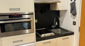 Cosy High Street Apartment 30 seconds from station - Image 3