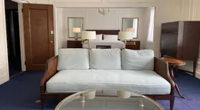 The Argus Hotel & Cocktail Lounge - Image 2